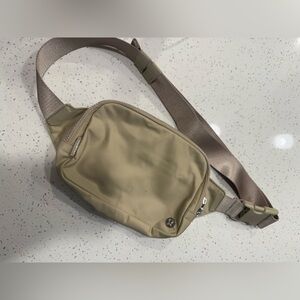 lululemon Everywhere belt bag Large in color Trench